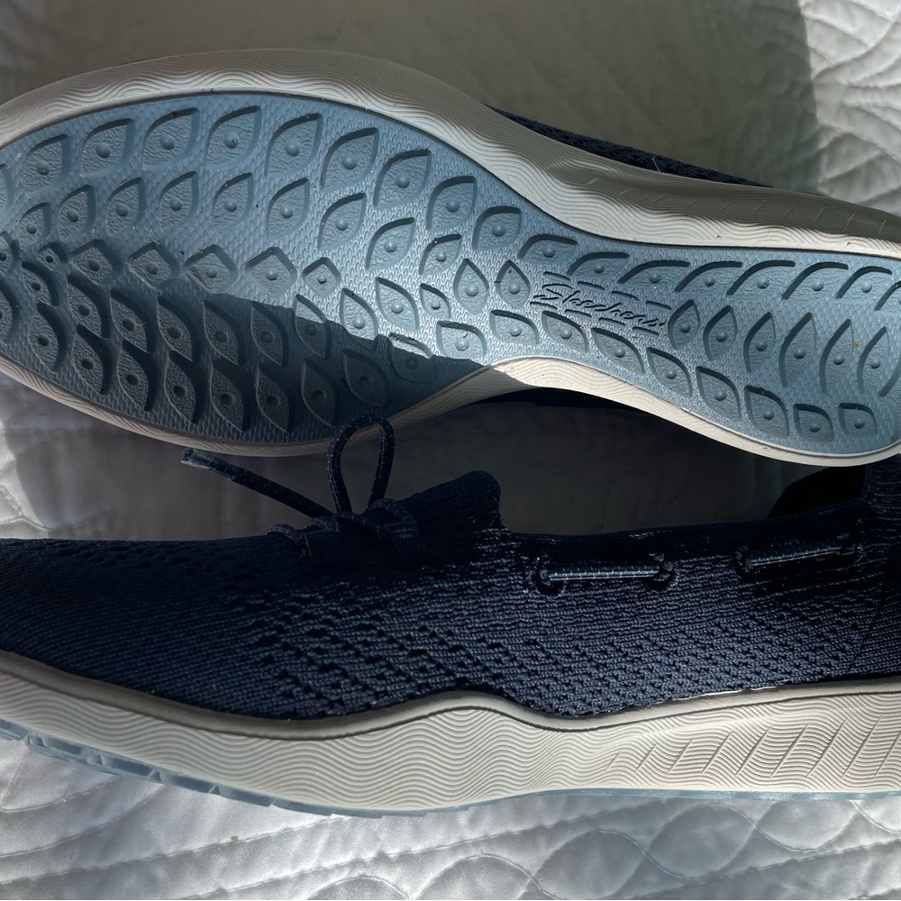 SKECHERS AIR COOLED MEMORY FOAM Newbury St. Slip On Sneaker size 7 - Picture 2 of 5